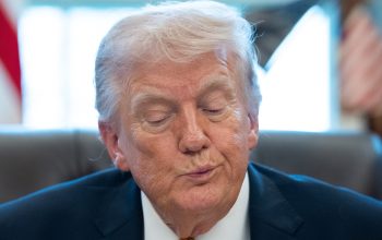 Blocajul cu Iranul l-ar putea lăsa pe Trump într-o poziție mai proastă decât înainte de a începe războiul