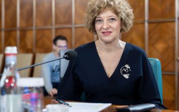 „Brava eroină ce vrea să scape de vrăjmaşi! Oana Gheorghiu, personaj de poezie 